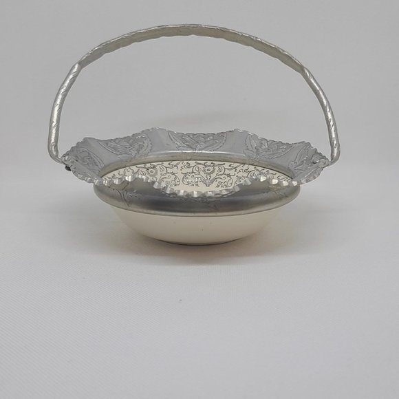 Vintage Bride's Basket - Picture 7 of 7